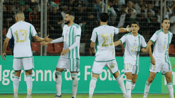 Équipe de football algérienne lors d'un match amical international.