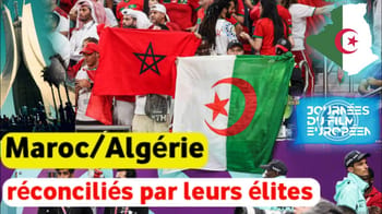 Manifestation avec drapeaux du Maroc et de l'Algérie pour la paix.