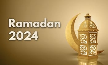 Lanterne de Ramadan avec croissant de lune doré, symbole du Ramadan 2024.