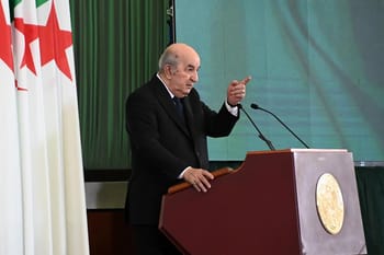 Abdelmadjid Tebboune parlant lors d'une conférence officielle.
