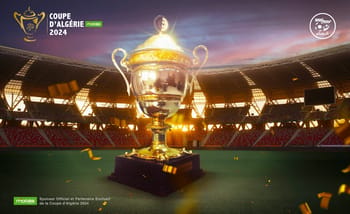 Trophée de la Coupe d'Algérie 2024 dans un stade en soirée.
