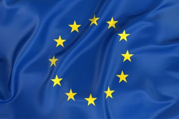 Drapeau de l'Union Européenne avec 12 étoiles jaunes.