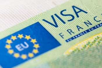 Visa France avec symbole de l'UE, image de voyage et d'immigration.