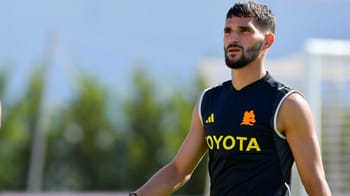 Houssem Aouar en entraînement avec l'équipe nationale algérienne.