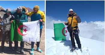 Nessim Hachaichi avec drapeau algérien au sommet de l'Everest.