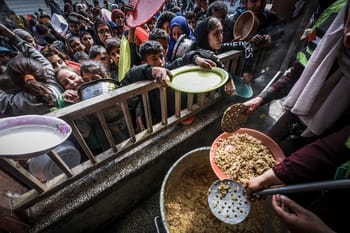 Distribution de nourriture aux réfugiés à Gaza lors du conflit.