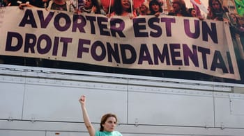 Manifestation féminine pour le droit à l'avortement en France.