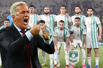Vladimir Petkovic entraîneur de l'équipe d'Algérie avec ses joueurs.