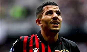 Youcef Atal lors d'un match avec l'équipe d'Algérie.