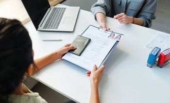 Entretien administratif pour certificat de résidence en France.
