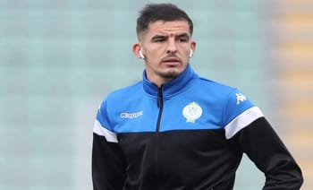 Gaya Merbah en tenue d'entraînement de football au Maroc.