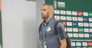 Islam Slimani de retour en Algérie? Le Fennec a pris sa décision.Finies les spéculations... Islam Slimani lors d'une conférence de presse ou d'un entraînement.