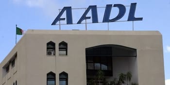 Logo de l'AADL sur un bâtiment officiel en Algérie.