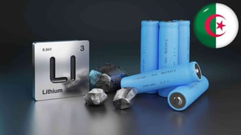 Batteries lithium et symbole chimique du lithium, drapeau algérien en arrière-plan.