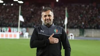 Patrice Beaumelle, entraîneur de football, sur le terrain.