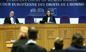 Auditoire à la Cour européenne des droits de l'homme lors d'une audience.