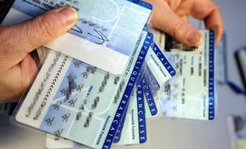 Cartes d'identité françaises falsifiées pour fraude ou immigration.
