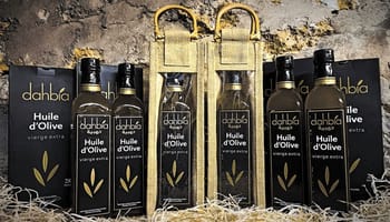 Bouteilles d'huile d'olive Dahbia Golden avec packaging élégant.
