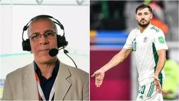 Hafid Derradji commentant le match avec casque, Belaili sur le terrain.