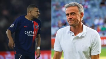 Kylian Mbappe et Luis Enrique lors d'un match de football.