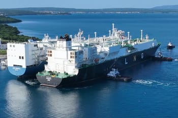 Navire GNL en Méditerranée prêt pour livraison à la Croatie.