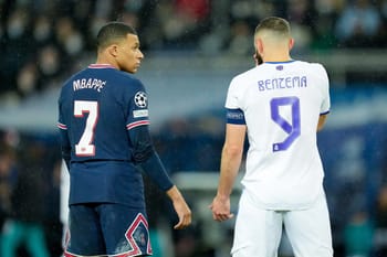 Karim Benzema et Kylian Mbappé lors d'un match de football.
