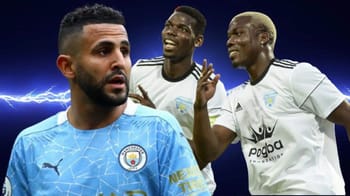 Riyad Mahrez et Pogba lors d'un match de football intense.