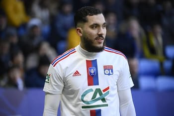 Rayan Cherki, joueur de football, en action sur le terrain.
