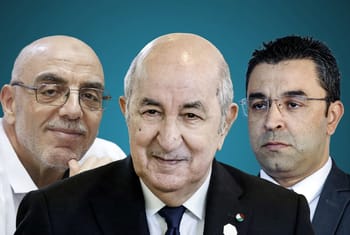 Trois hommes politiques algériens lors d'une conférence.
