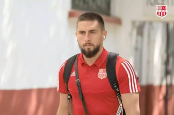 Alexis Guendouz en déplacement avec le CRB, prêt pour un nouveau défi.