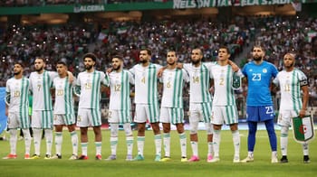 Les joueurs d'Algérie alignés avant le coup d'envoi.