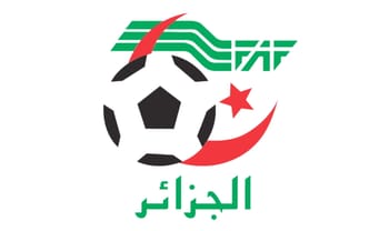Logo de la FAF avec un ballon de football et un croissant rouge.