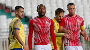 Joueurs étrangers en match de Ligue 1 Mobilis, focus sur la diversité.