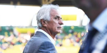 Vahid Halilhodzic lors d'une conférence sportive au Maroc.
