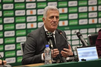 Vladimir Petkovic lors d'une conférence de presse sportive.