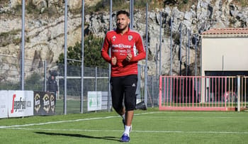 Youcef Belaili en entraînement après sa blessure.