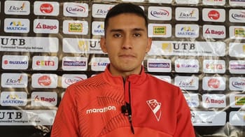 Adalid Terrazas en tenue de sport lors de sa présentation à l'USM Alger.