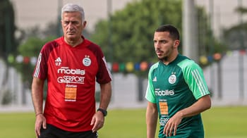 Vladimir Petkovic et Bennacer lors d'une séance d'entraînement.