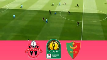Match de football en direct entre MC Alger et Watanga en Ligue des Champions.