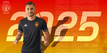 Riyad Benayad en maillot de football, prêt pour son retour à l'USM Alger.