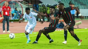 Joueurs en action lors d'un match de la CAF Ligue des Champions.