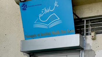 Panneau de la mosquée des Bleuets à Marseille en France.