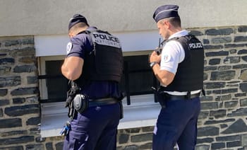 Policiers français en intervention lors d'une opération de sécurité.