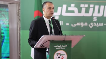 Walid Sadi parlant lors d'une conférence politique en Algérie.