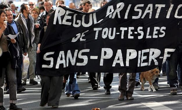 Manifestation pour la régularisation des sans-papiers en France.