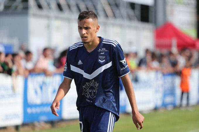 Bordeaux : fin de l’aventure pour cet international algérien Joueur de football algérien lors d'un match à Bordeaux.