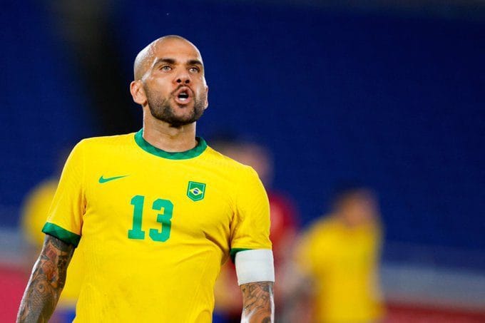 Coupe du monde: la liste officielle du Brésil dévoilée Footballeur brésilien portant maillot jaune avec numéro 13.