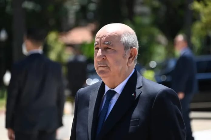Abdelmadjid Tebboune lors d'une sortie officielle en plein air.