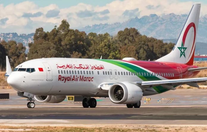 Avion Royal Air Maroc avec drapeau marocain sur la queue.