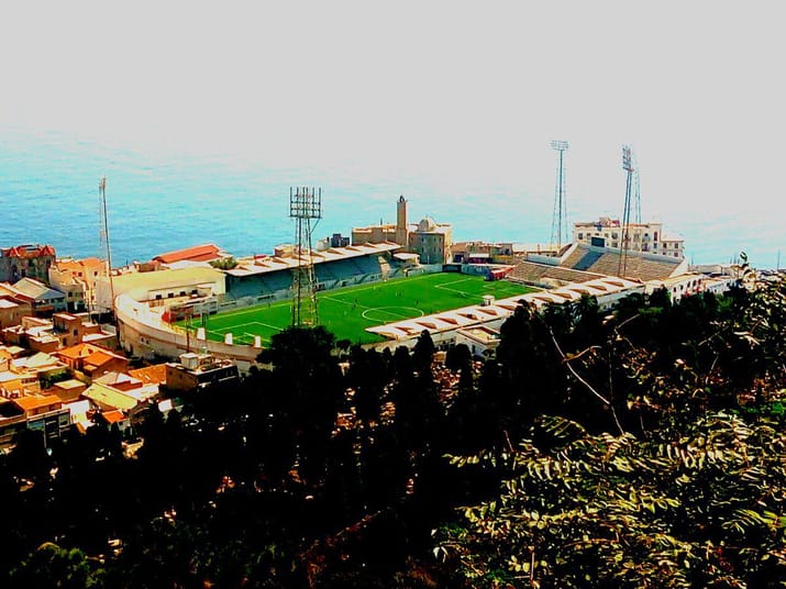 Stade de football historique en cours de démolition à cause de travaux.